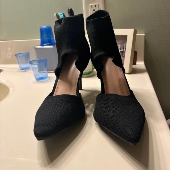 SHEIN Black Booties - Picture 1 of 3